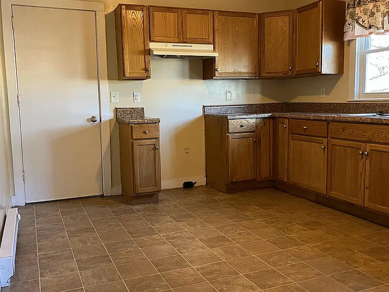 2621 Dr Carver Rd — Photo 3