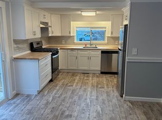 10 Willow Cir, Brimfield, MA 01010