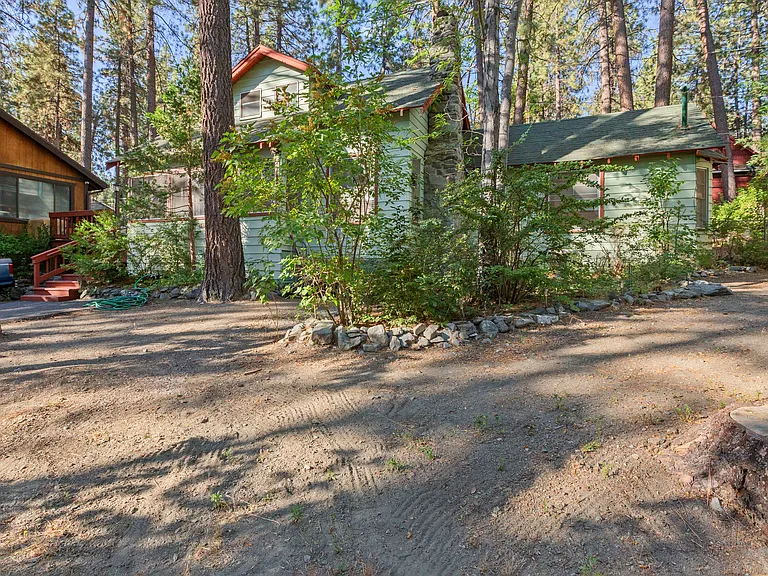 1497 Laura St — Photo 31
