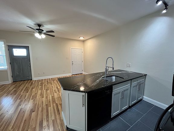 4th image of 4924 Centre Ave #10966800