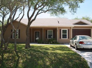 621 Hickory Ave, Rockport, TX 78382