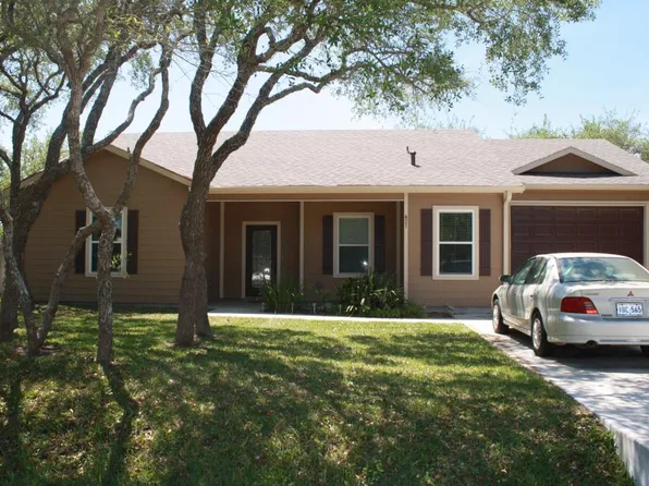 621 Hickory Ave, Rockport, TX 78382