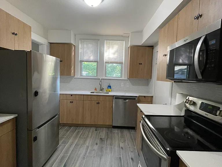 150 Crescent St — Photo 6