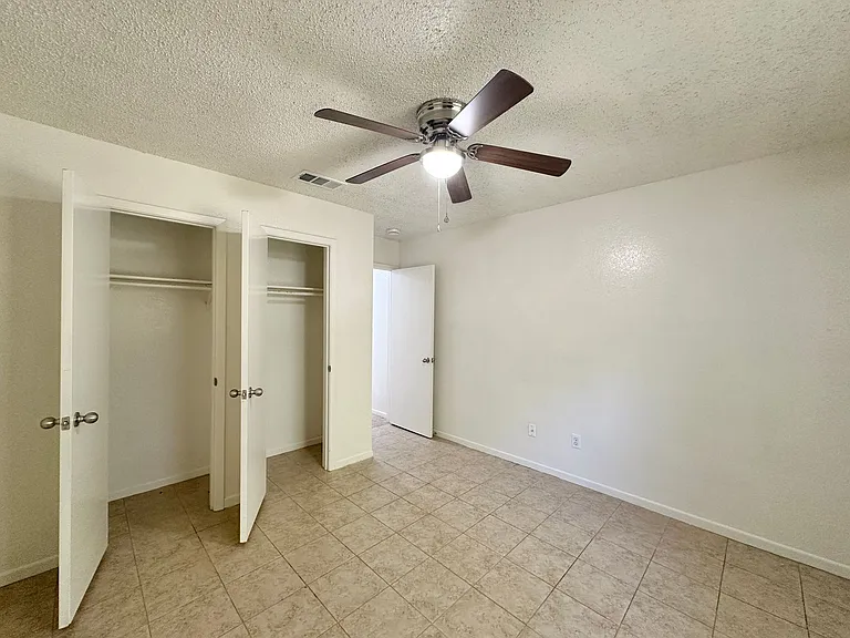 219 E Beeline Ln — Photo 17