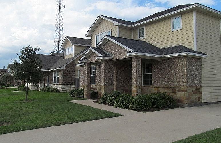 1st image of 2495 Horse Shoe Dr