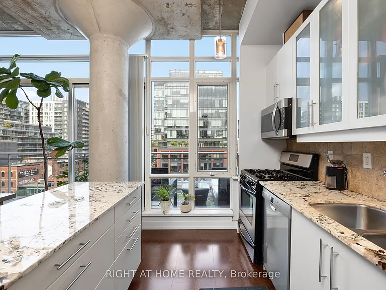 66 Portland St #Penthouse 805 — Photo 13