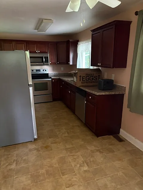 2 bed, 938 sqft, $1,300 — Photo 3