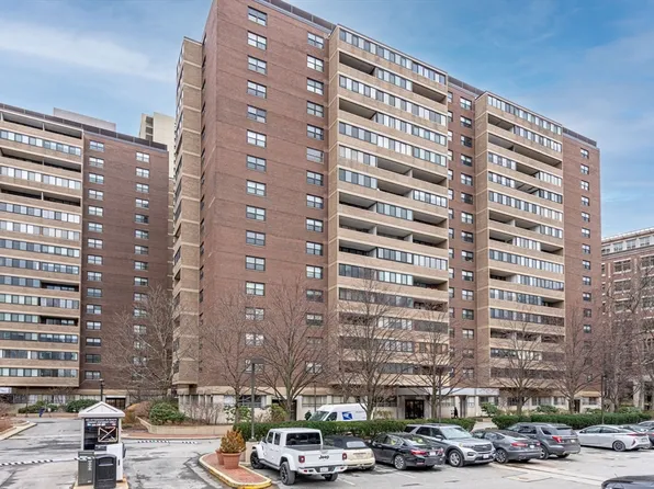 2 Hawthorne Pl APT 2A, Boston, MA 02114