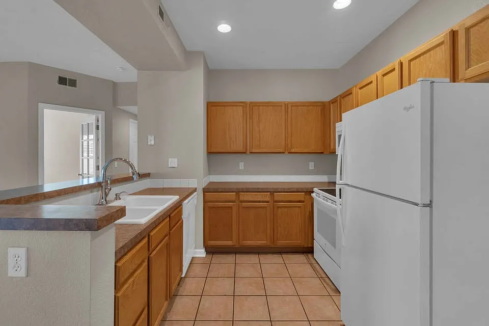 2 bed, 2.0 bath, $1,790 — Photo 3