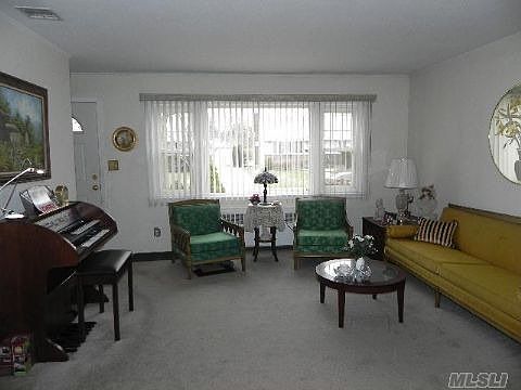 4th image of 146 Andrew Ave