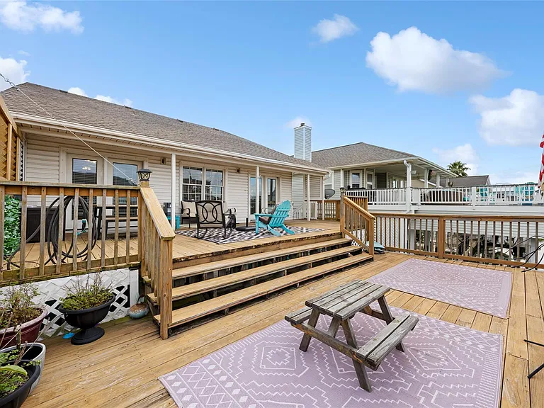 1114 Tiki Dr — Photo 34