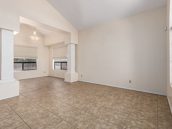 3rd image of 1819 E Cascade Dr