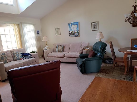 4th image of 409 Burgenstock Dr