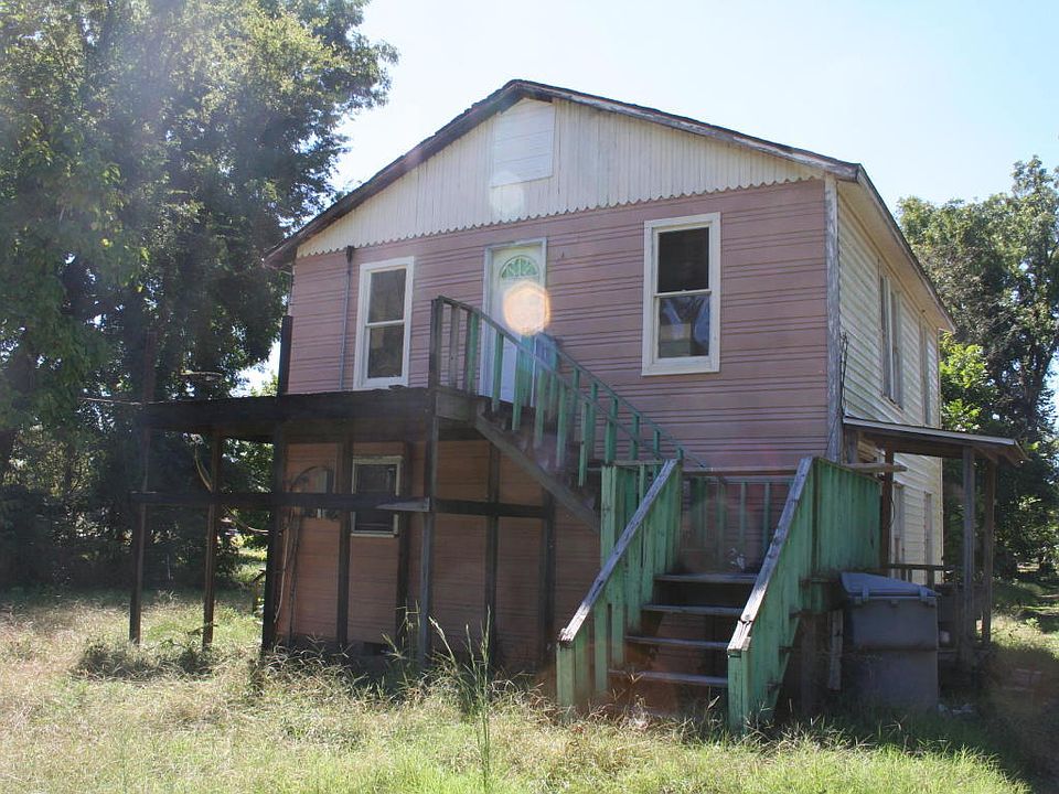 1st image of 208 S 3rd St