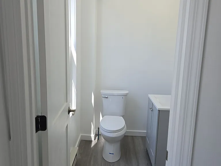 916 Wolcott Ave #6 — Photo 8