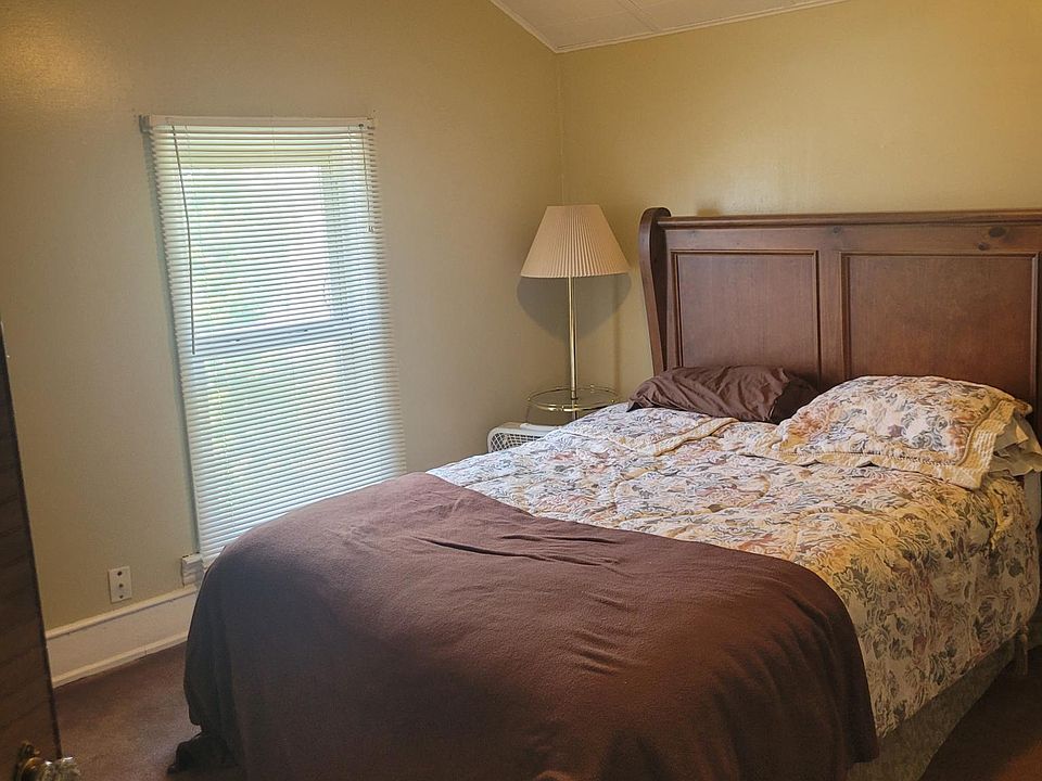 2nd image of 123 1st Ave NW #1