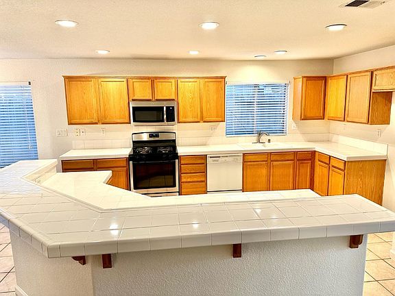 4th image of 1953 Spring Ln