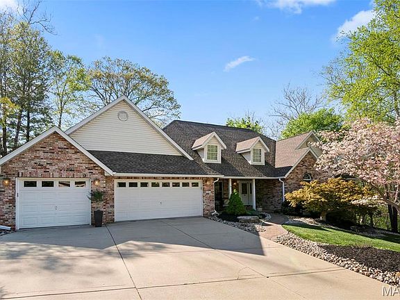 3rd image of 115 Kingsbrooke Blvd