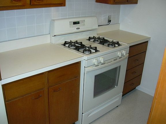 4th image of 33 N 15th St APT 1