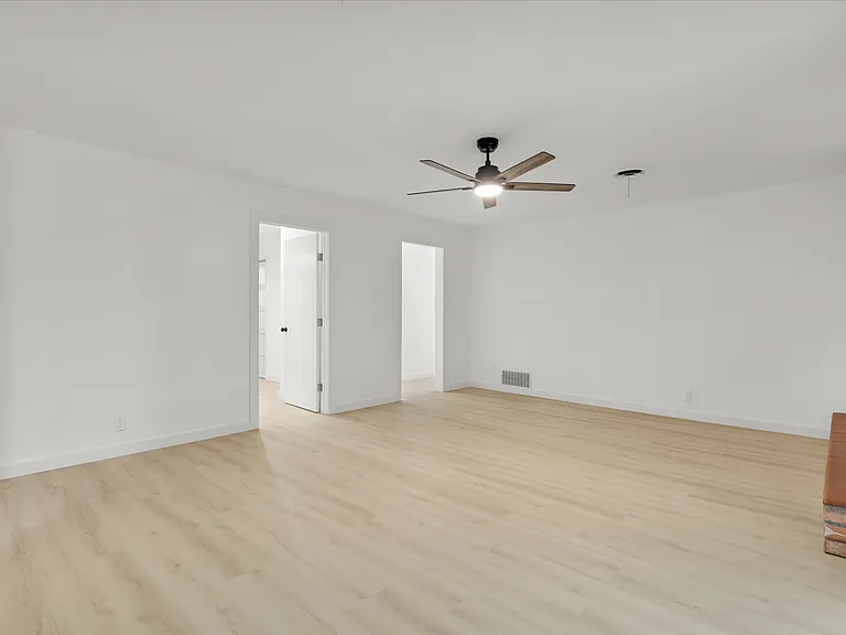 1127 Hillcrest St — Photo 6