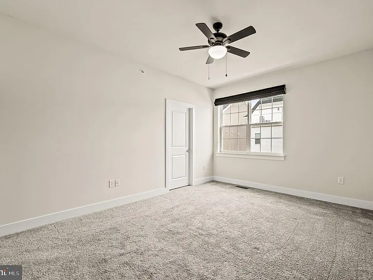 127 Gaslight Aly — Photo 15