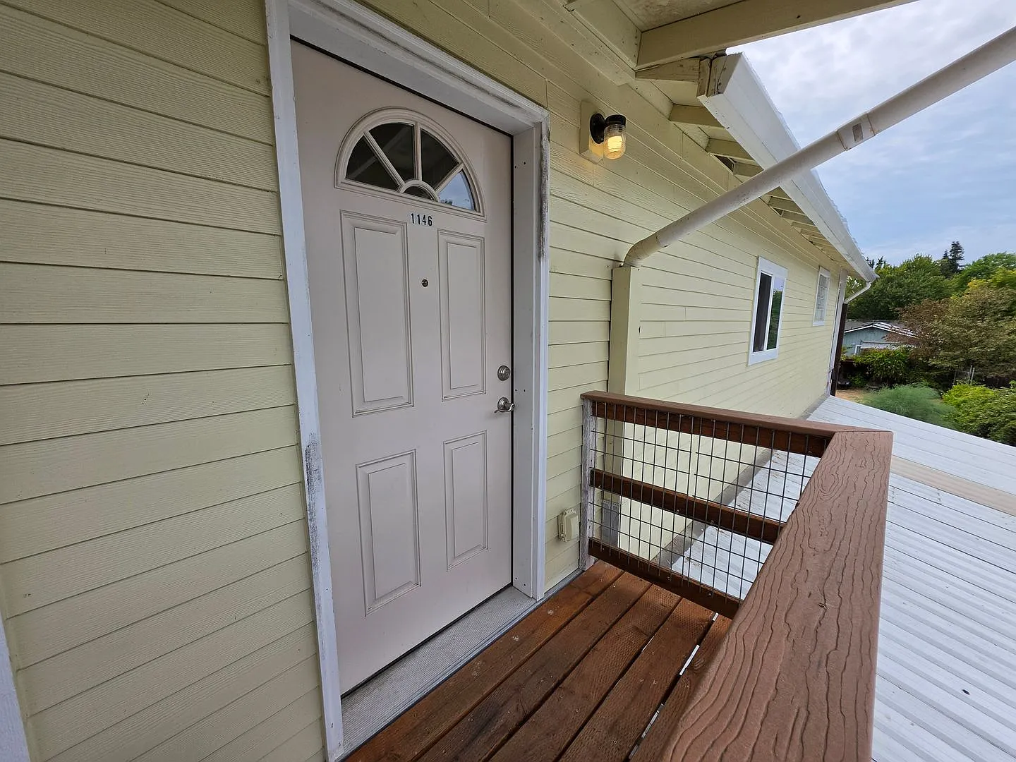 Large 1 Bed Upstairs Unit with Lots of Outdoor Living Space — Photo 3