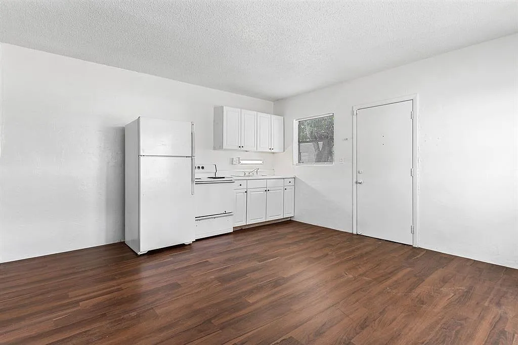 1 bed, 1.0 bath, 750 sqft, $1,600 — Photo 2