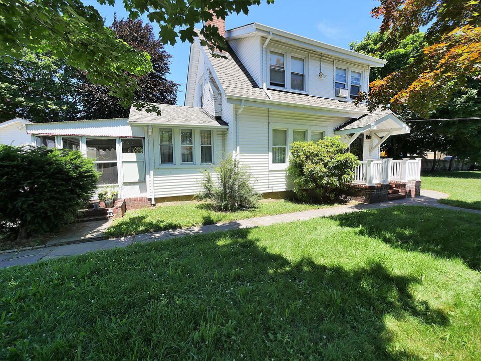 1st image of 35 Crescent Dr