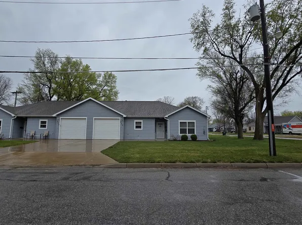 302 & 304 E 8th St, Minneapolis, KS 67467