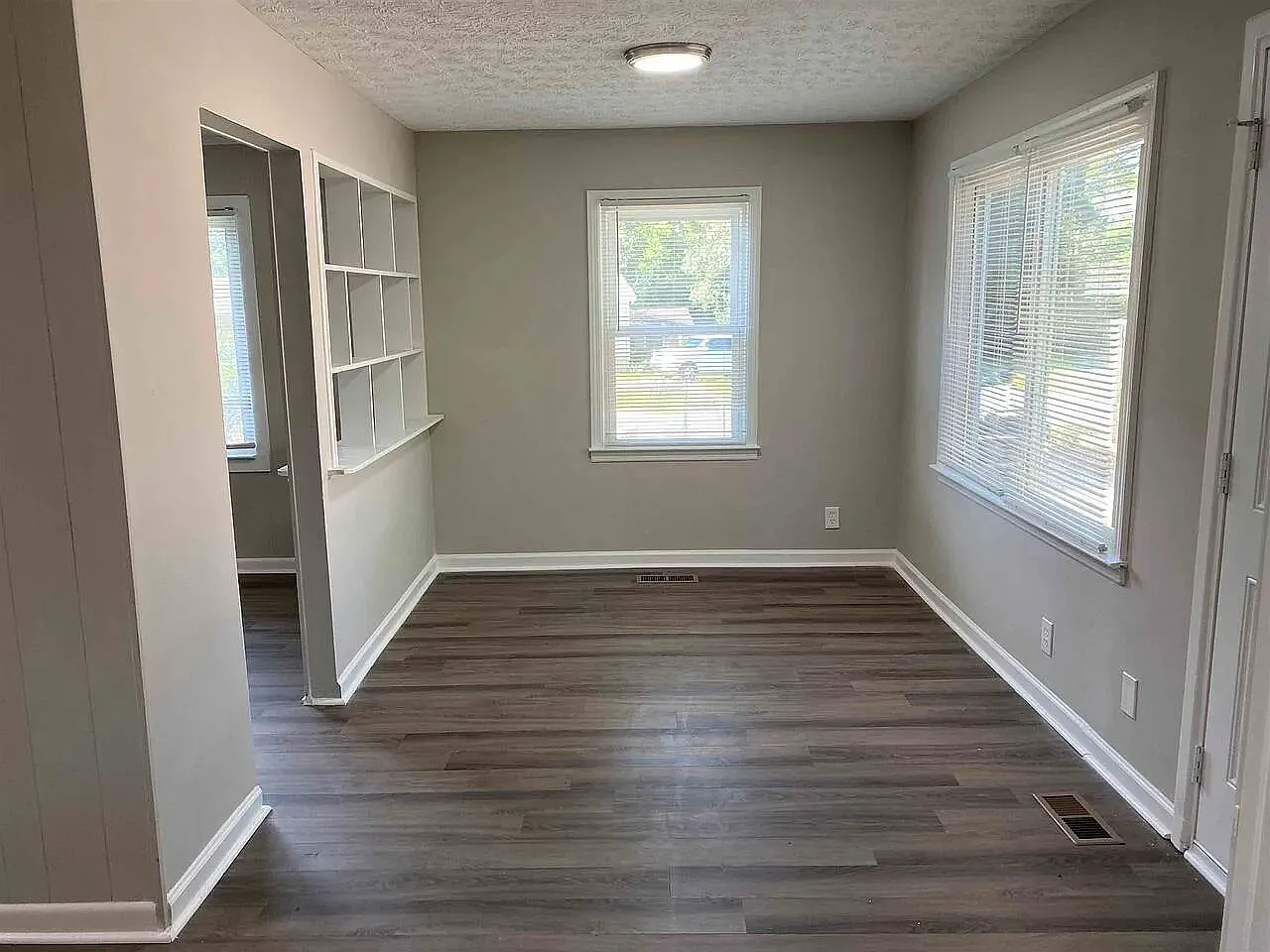3 bed, 1.0 bath, 1000 sqft, $1,350 — Photo 3