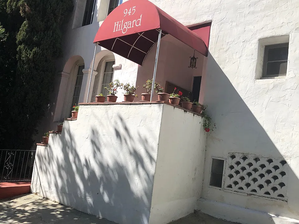 945 Hilgard Ave #105