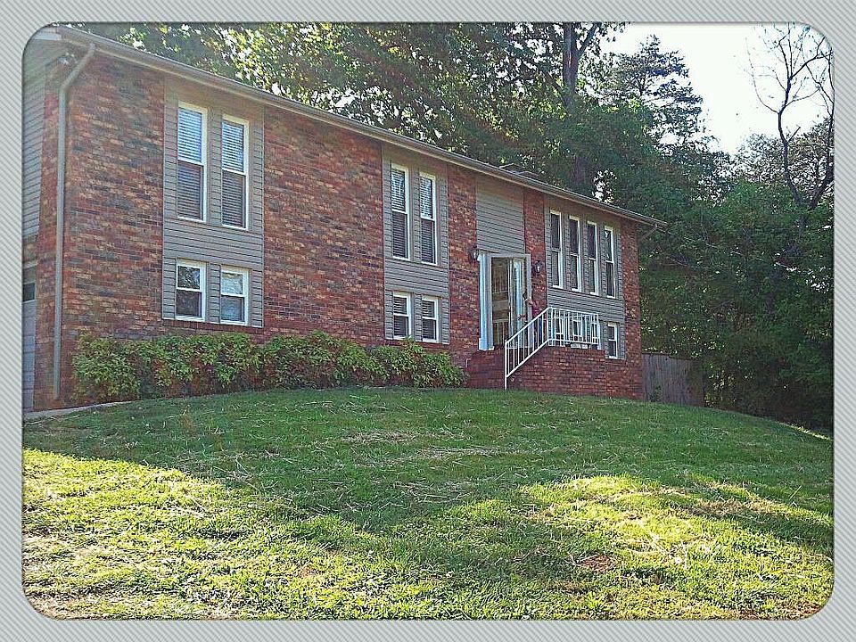 2nd image of 913 Oxford Hills Dr