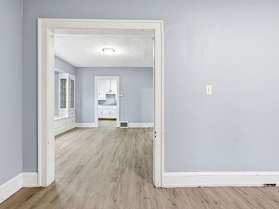 2nd image of 11617 Forest Ave