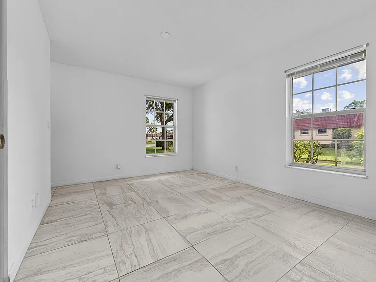 811 Salem Ln — Photo 18