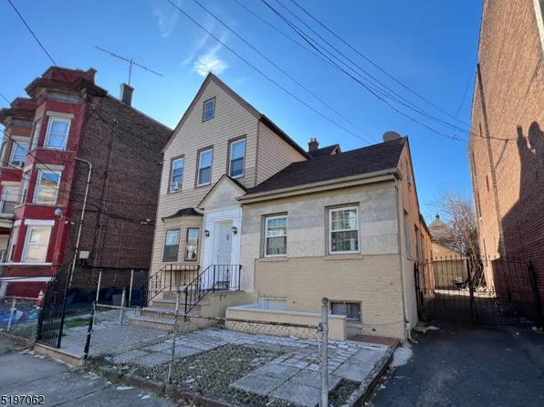528 E Jersey St, Elizabeth City, NJ 07206