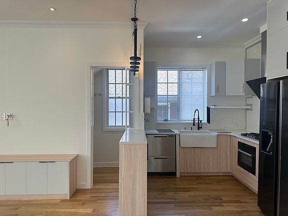 4th image of 633 Britton Ave #1F