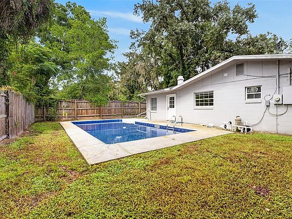 4th image of 729 SE 26TH STREET