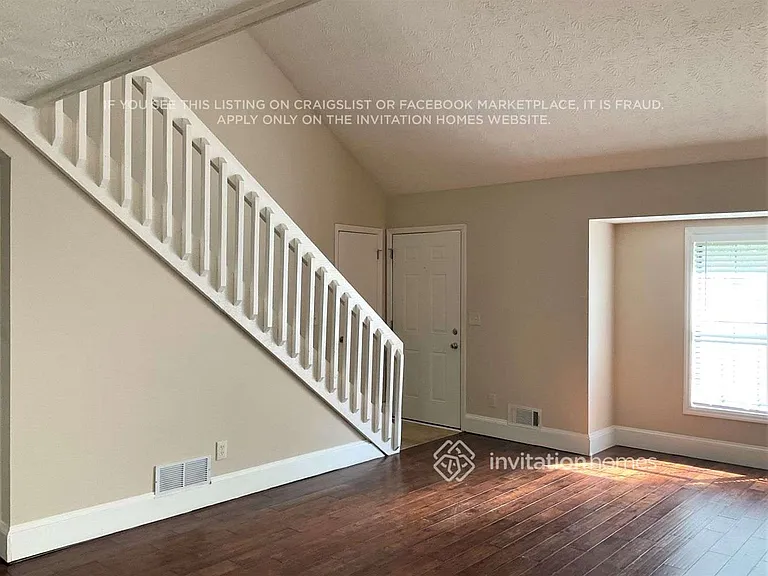 1602 Kings Ridge Dr — Photo 2
