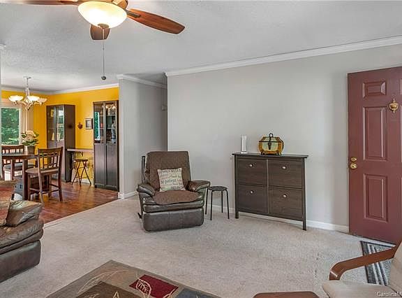 4th image of 512 Woodstream Dr