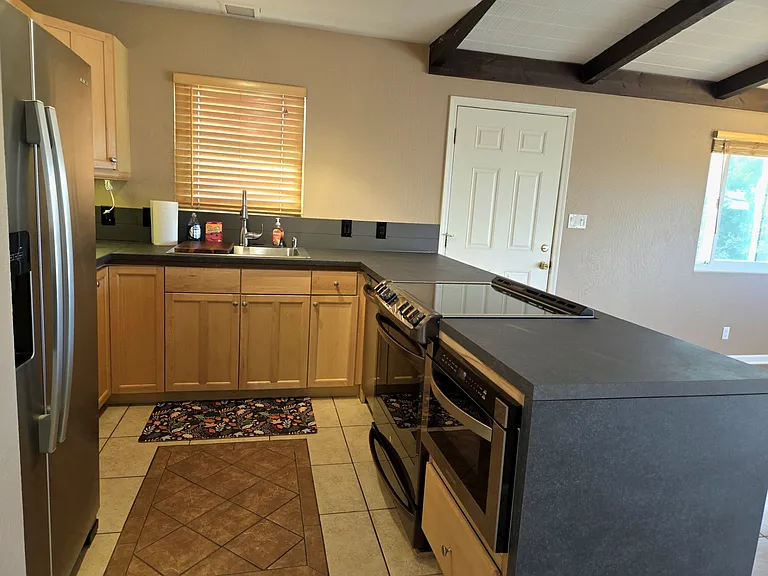 221 E Pine St — Photo 11