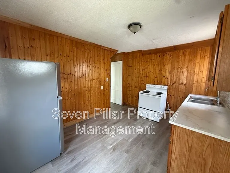 1044 16th Ave — Photo 10