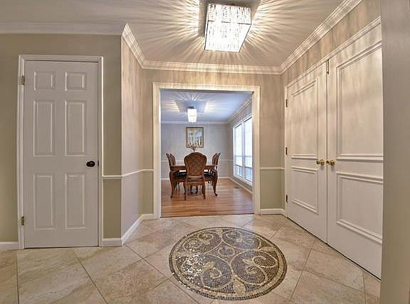 4th image of 421 Tamarack Dr