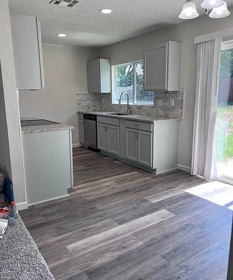 842 Saddlebrook Dr — Photo 6