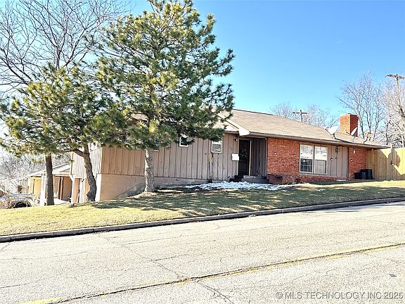 4th image of 522 S 73rd East Ave