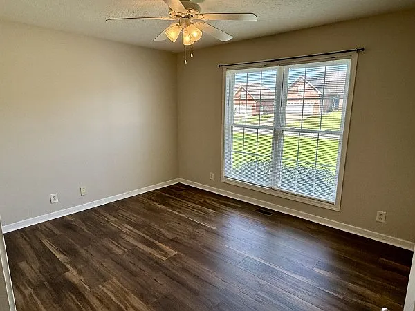 3275 Twelve Oaks Blvd — Photo 4