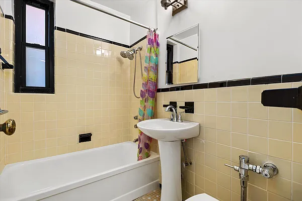 Bathroom, photo 1