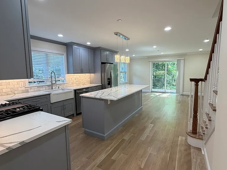 94 Thatcher Ave — Photo 5
