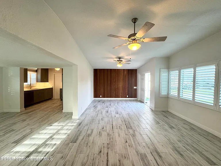 249 Palm Ln — Photo 4