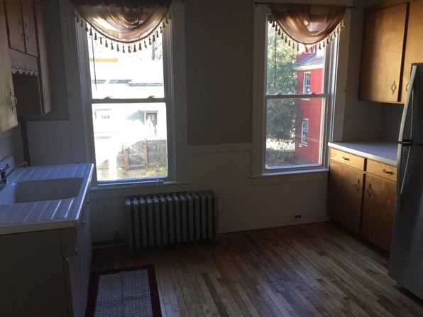 102 High St APT 2, Brattleboro, VT 05301