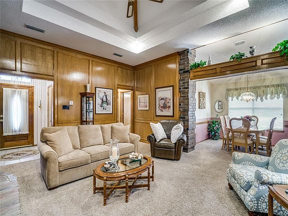 3rd image of 607 Hillside Dr